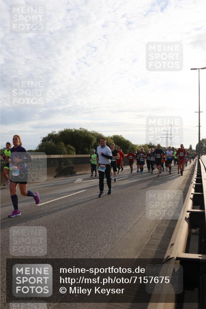 03.10.2024 - Köhlbrandbrückenlauf Miley Keyser http://msf.ph/oto/7157675 03.10.2024 09:18:11 Position 3 2835, 2403, 5 meine-sportfotos.de