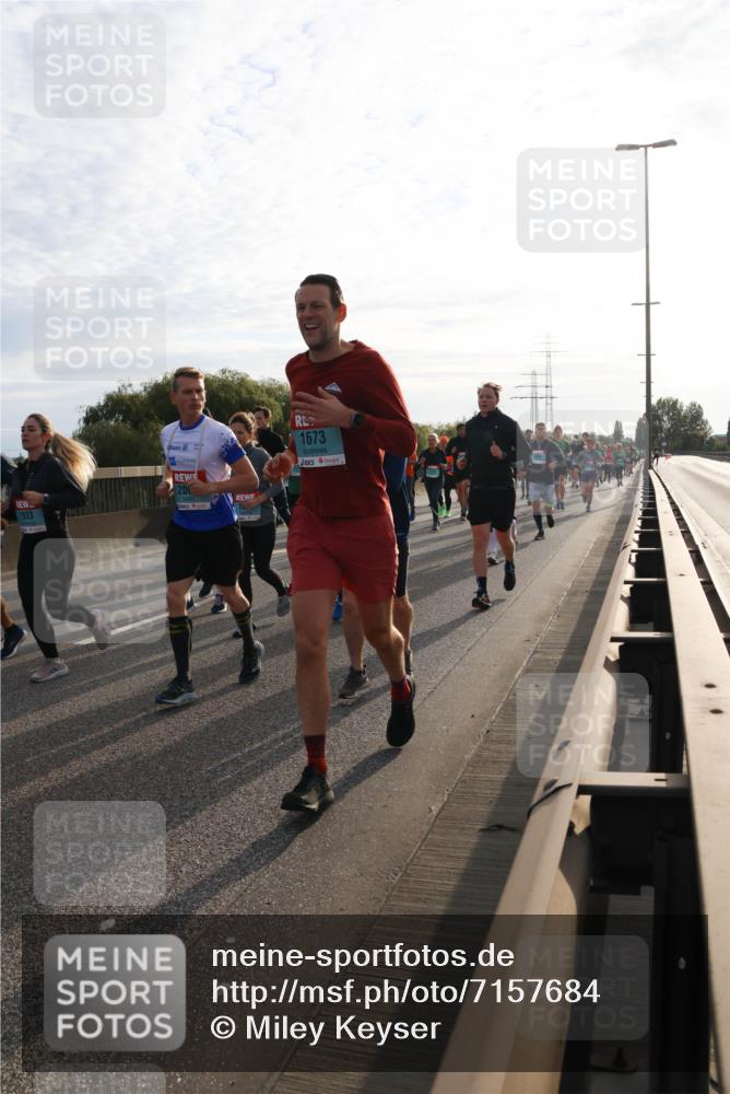 03.10.2024 - Köhlbrandbrückenlauf Miley Keyser http://msf.ph/oto/7157684 03.10.2024 09:18:16 Position 3 1933, 1673, 200, 10 meine-sportfotos.de