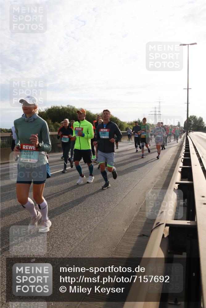 03.10.2024 - Köhlbrandbrückenlauf Miley Keyser http://msf.ph/oto/7157692 03.10.2024 09:18:19 Position 3 2697, 2741, 2491 meine-sportfotos.de