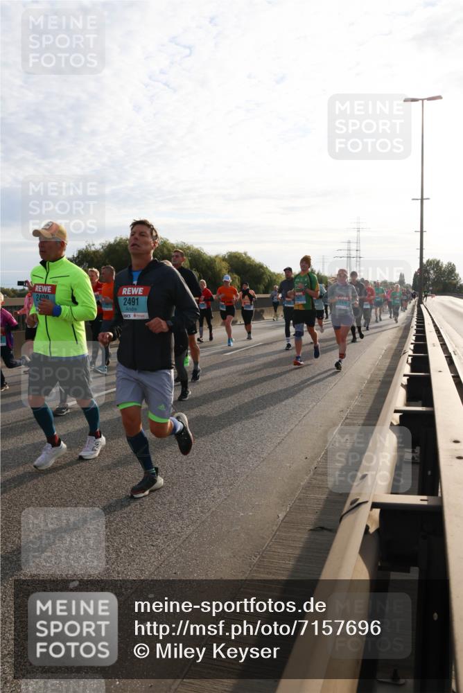 03.10.2024 - Köhlbrandbrückenlauf Miley Keyser http://msf.ph/oto/7157696 03.10.2024 09:18:20 Position 3 2400, 2491, 2420 meine-sportfotos.de