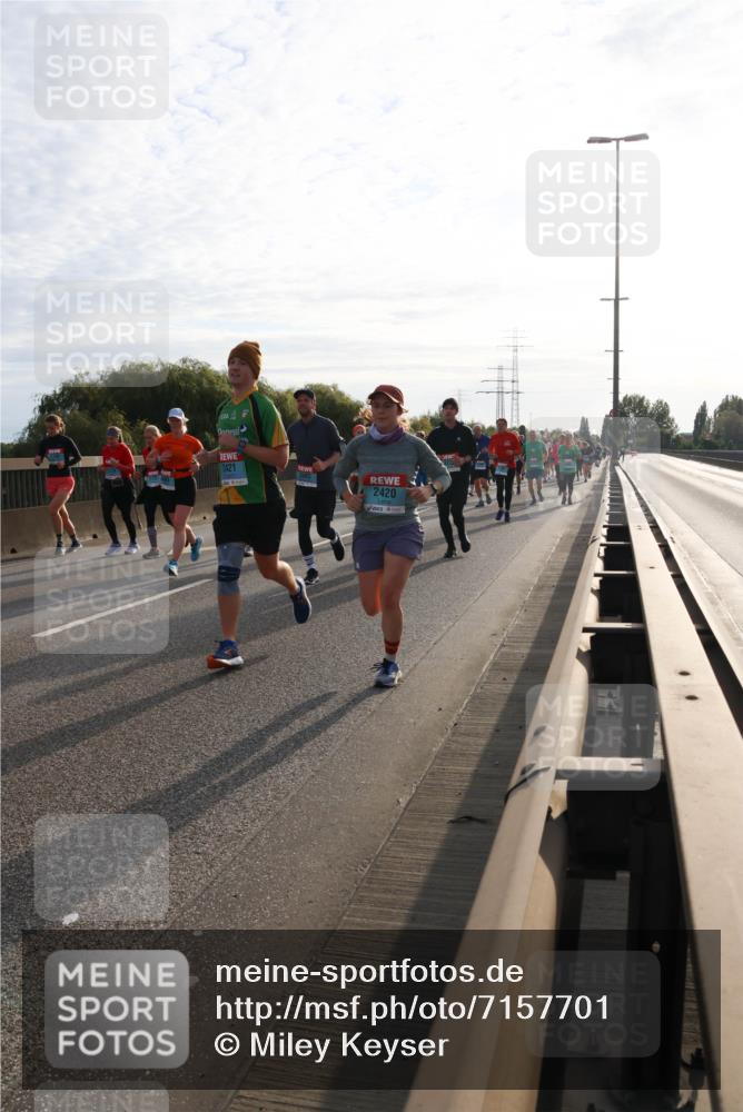 03.10.2024 - Köhlbrandbrückenlauf Miley Keyser http://msf.ph/oto/7157701 03.10.2024 09:18:21 Position 3 2421, 3603, 2420, 1 meine-sportfotos.de