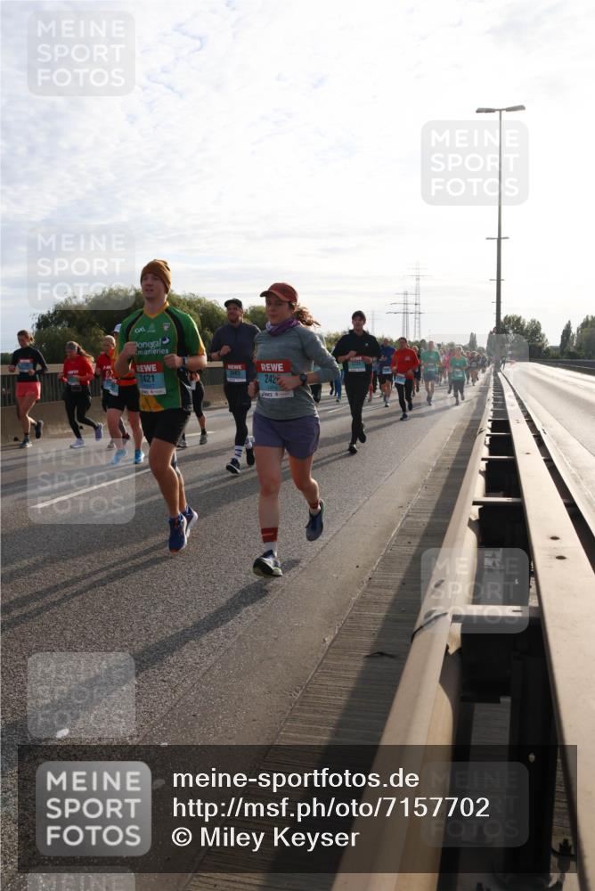 03.10.2024 - Köhlbrandbrückenlauf Miley Keyser http://msf.ph/oto/7157702 03.10.2024 09:18:22 Position 3 2421, 3603, 242 meine-sportfotos.de