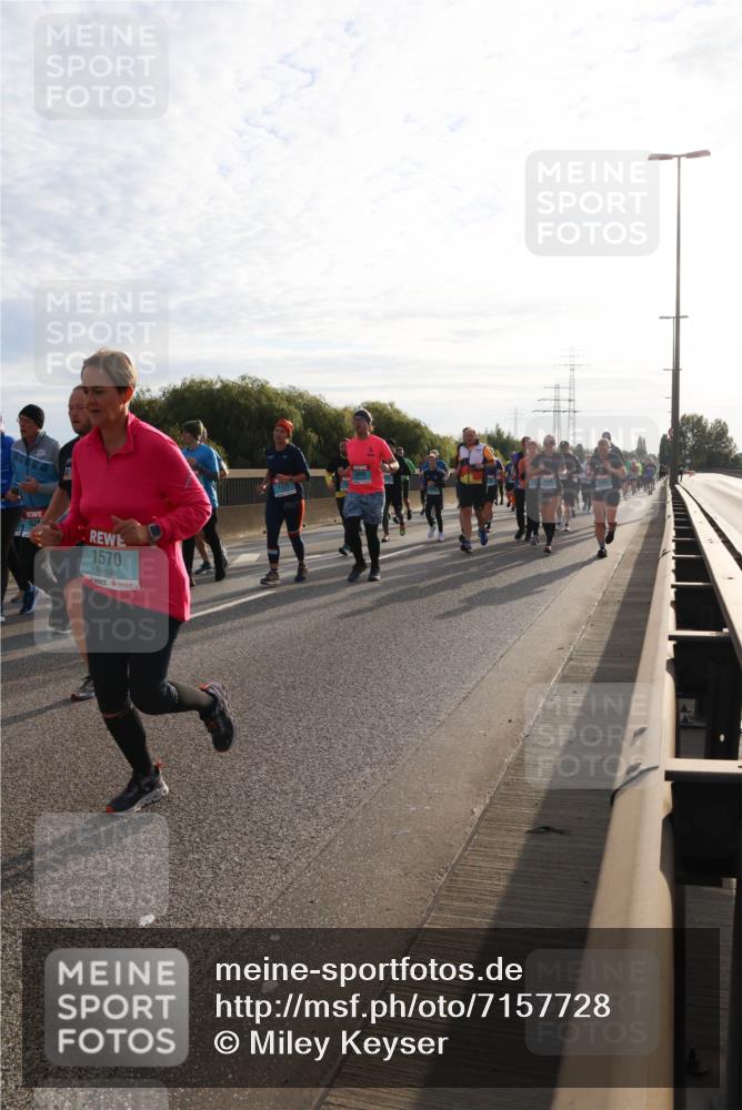 03.10.2024 - Köhlbrandbrückenlauf Miley Keyser http://msf.ph/oto/7157728 03.10.2024 09:18:29 Position 3 1570 meine-sportfotos.de