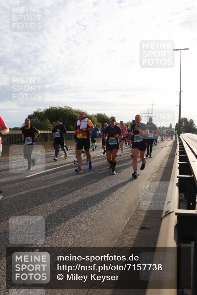 03.10.2024 - Köhlbrandbrückenlauf Miley Keyser http://msf.ph/oto/7157738 03.10.2024 09:18:31 Position 3 1829, 3694, 3696 meine-sportfotos.de