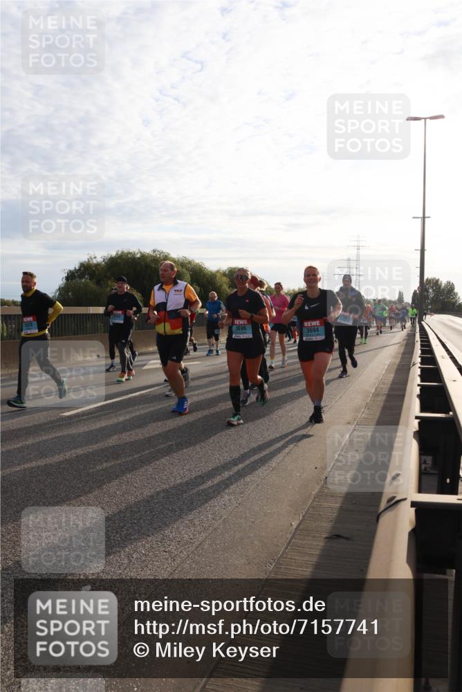 03.10.2024 - Köhlbrandbrückenlauf Miley Keyser http://msf.ph/oto/7157741 03.10.2024 09:18:32 Position 3 1829, 3696, 3694 meine-sportfotos.de