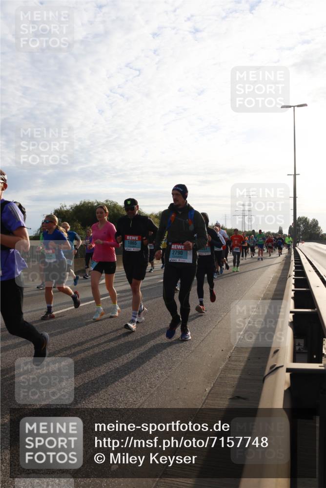 03.10.2024 - Köhlbrandbrückenlauf Miley Keyser http://msf.ph/oto/7157748 03.10.2024 09:18:34 Position 3 1865, 2790, 3154 meine-sportfotos.de