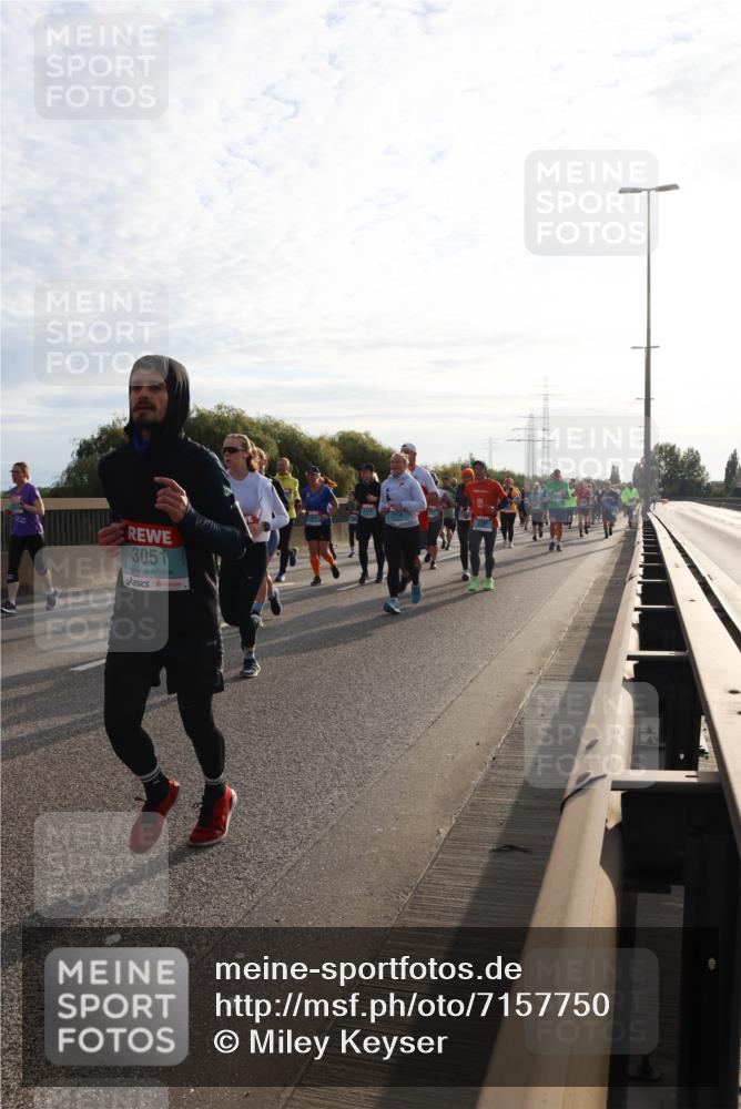 03.10.2024 - Köhlbrandbrückenlauf Miley Keyser http://msf.ph/oto/7157750 03.10.2024 09:18:35 Position 3 3051 meine-sportfotos.de