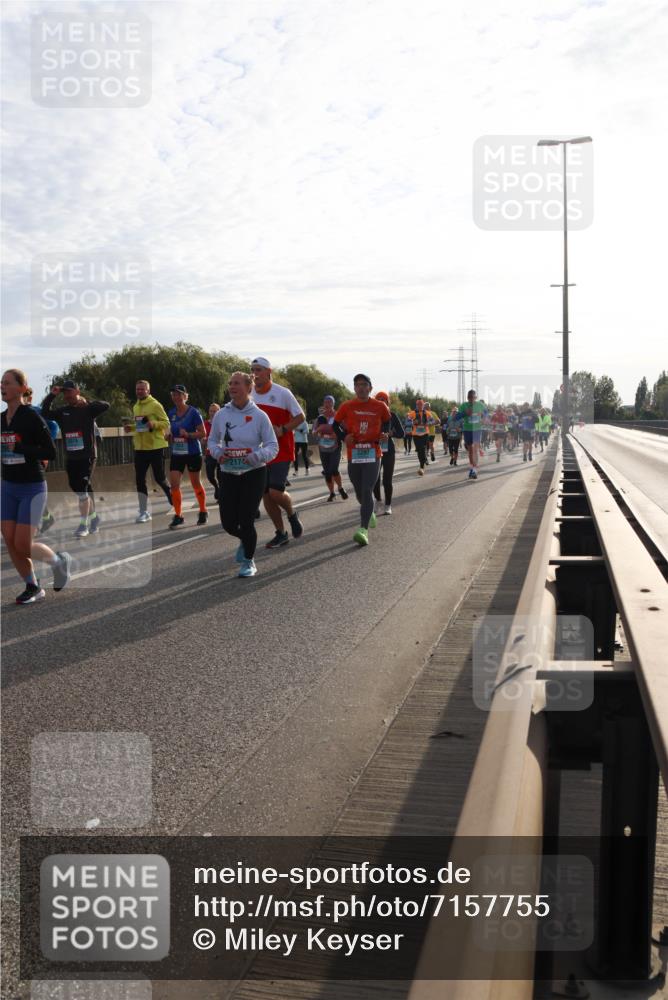 03.10.2024 - Köhlbrandbrückenlauf Miley Keyser http://msf.ph/oto/7157755 03.10.2024 09:18:36 Position 3 2174, 2297 meine-sportfotos.de