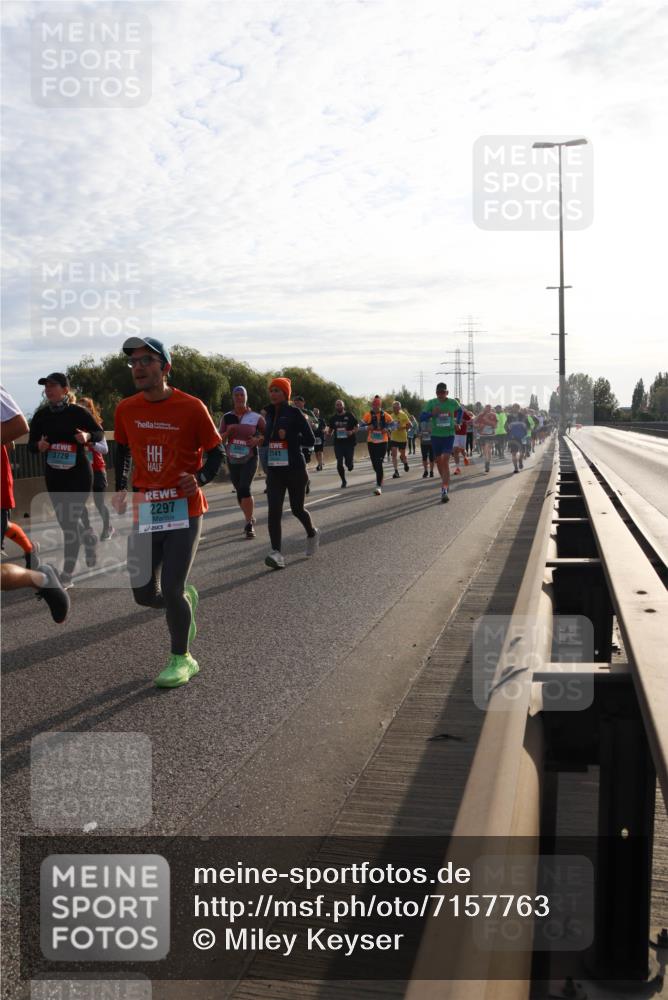 03.10.2024 - Köhlbrandbrückenlauf Miley Keyser http://msf.ph/oto/7157763 03.10.2024 09:18:38 Position 3 3729, 2297, 2141 meine-sportfotos.de