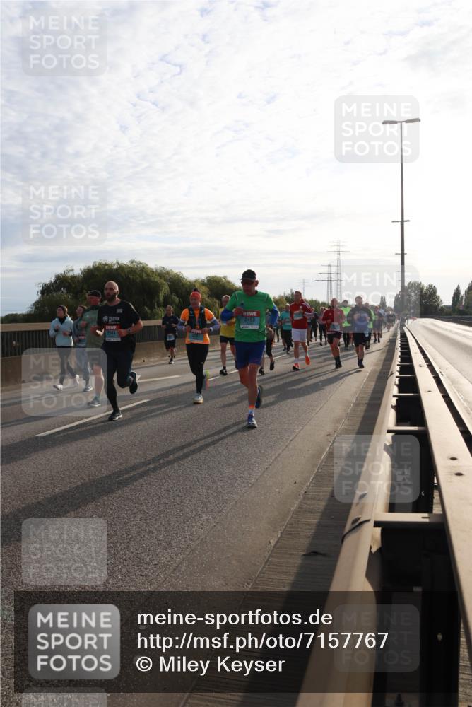 03.10.2024 - Köhlbrandbrückenlauf Miley Keyser http://msf.ph/oto/7157767 03.10.2024 09:18:40 Position 3 3543, 2287, 2493 meine-sportfotos.de