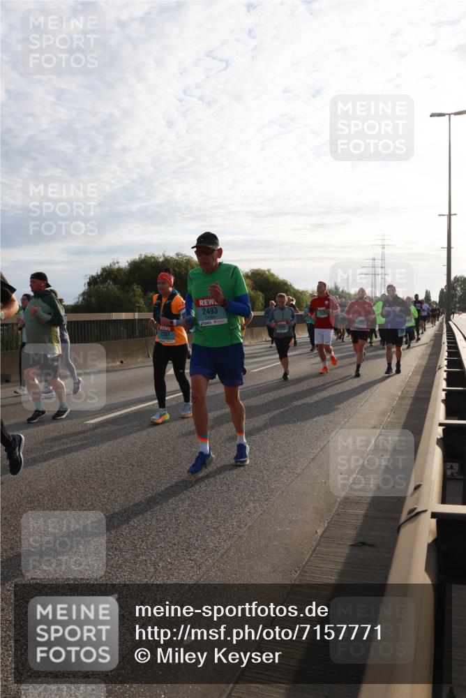 03.10.2024 - Köhlbrandbrückenlauf Miley Keyser http://msf.ph/oto/7157771 03.10.2024 09:18:41 Position 3 2493, 2287 meine-sportfotos.de