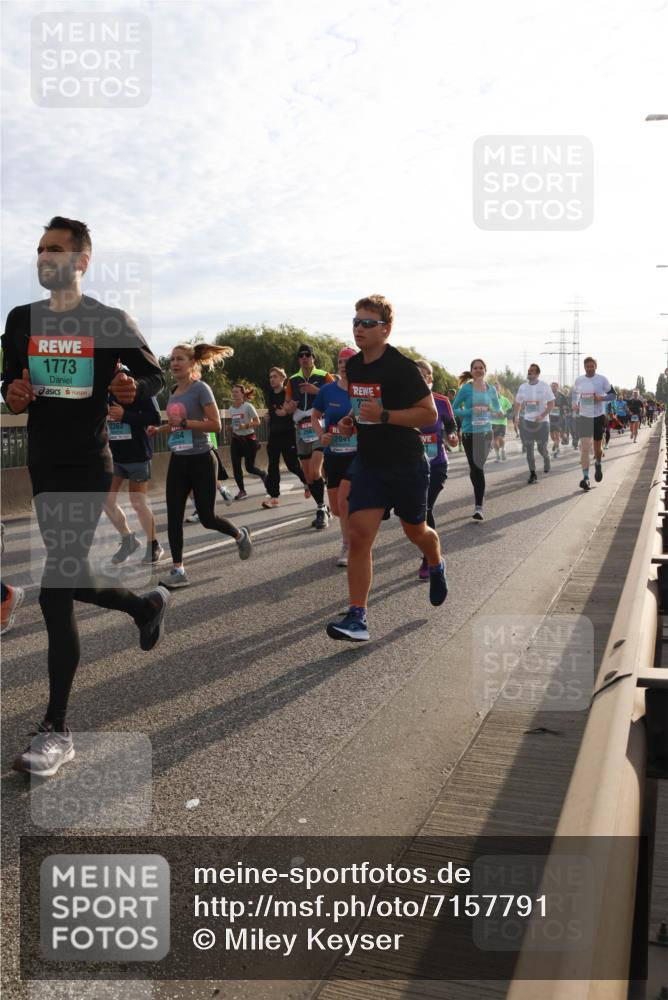 03.10.2024 - Köhlbrandbrückenlauf Miley Keyser http://msf.ph/oto/7157791 03.10.2024 09:18:48 Position 3 1773, 2667, 2041 meine-sportfotos.de