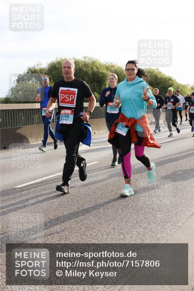 03.10.2024 - Köhlbrandbrückenlauf Miley Keyser http://msf.ph/oto/7157806 03.10.2024 09:18:54 Position 3 23, 2765, 263, 2766, 2467, 246 meine-sportfotos.de
