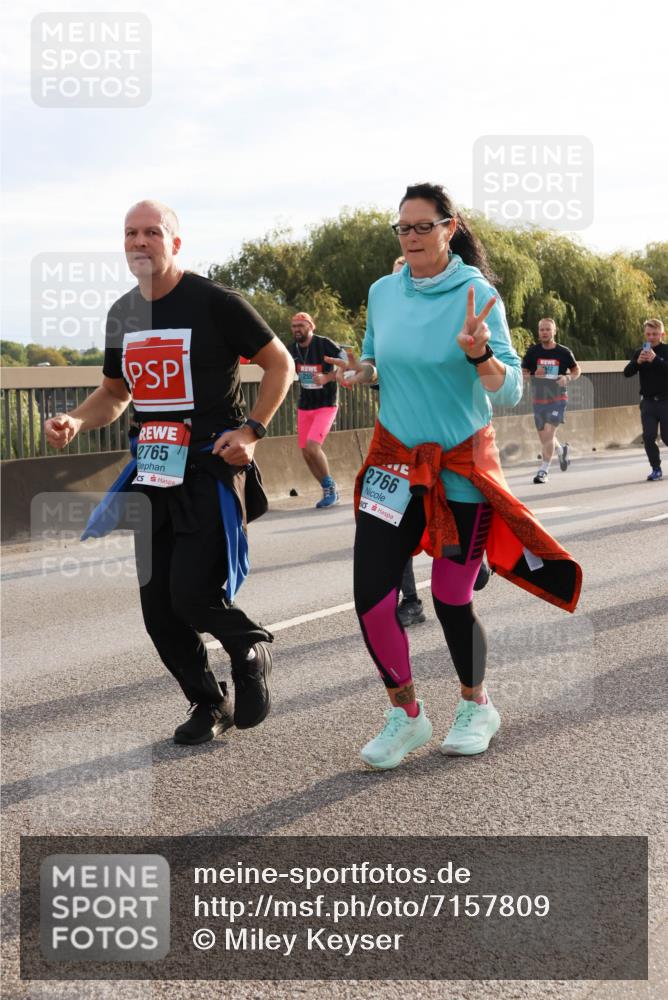 03.10.2024 - Köhlbrandbrückenlauf Miley Keyser http://msf.ph/oto/7157809 03.10.2024 09:18:55 Position 3 2765, 2766 meine-sportfotos.de