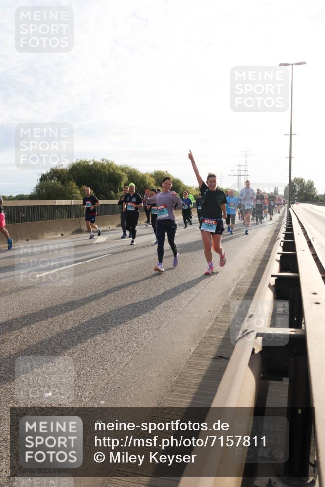 03.10.2024 - Köhlbrandbrückenlauf Miley Keyser http://msf.ph/oto/7157811 03.10.2024 09:18:56 Position 3 2245, 1935 meine-sportfotos.de