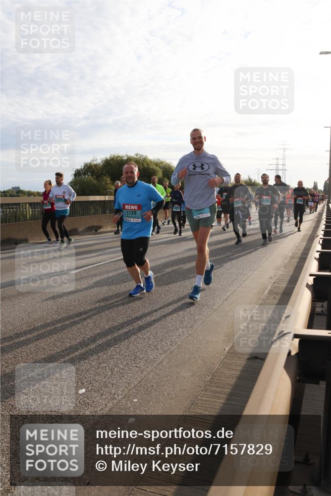03.10.2024 - Köhlbrandbrückenlauf Miley Keyser http://msf.ph/oto/7157829 03.10.2024 09:19:00 Position 3 1729, 1146, 1145 meine-sportfotos.de