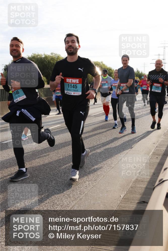 03.10.2024 - Köhlbrandbrückenlauf Miley Keyser http://msf.ph/oto/7157837 03.10.2024 09:19:02 Position 3 1146, 1145, 2532, 150, 1966 meine-sportfotos.de
