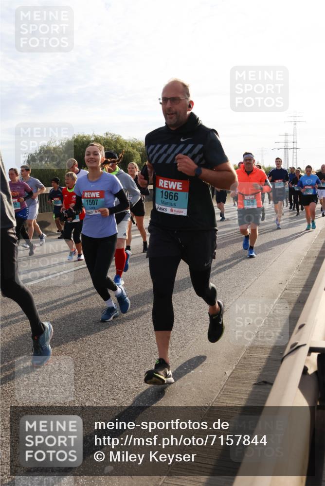 03.10.2024 - Köhlbrandbrückenlauf Miley Keyser http://msf.ph/oto/7157844 03.10.2024 09:19:04 Position 3 55, 1507, 1966, 1346, 2166 meine-sportfotos.de