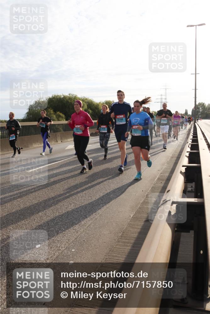 03.10.2024 - Köhlbrandbrückenlauf Miley Keyser http://msf.ph/oto/7157850 03.10.2024 09:19:06 Position 3 1611, 2166, 2221, 2964 meine-sportfotos.de