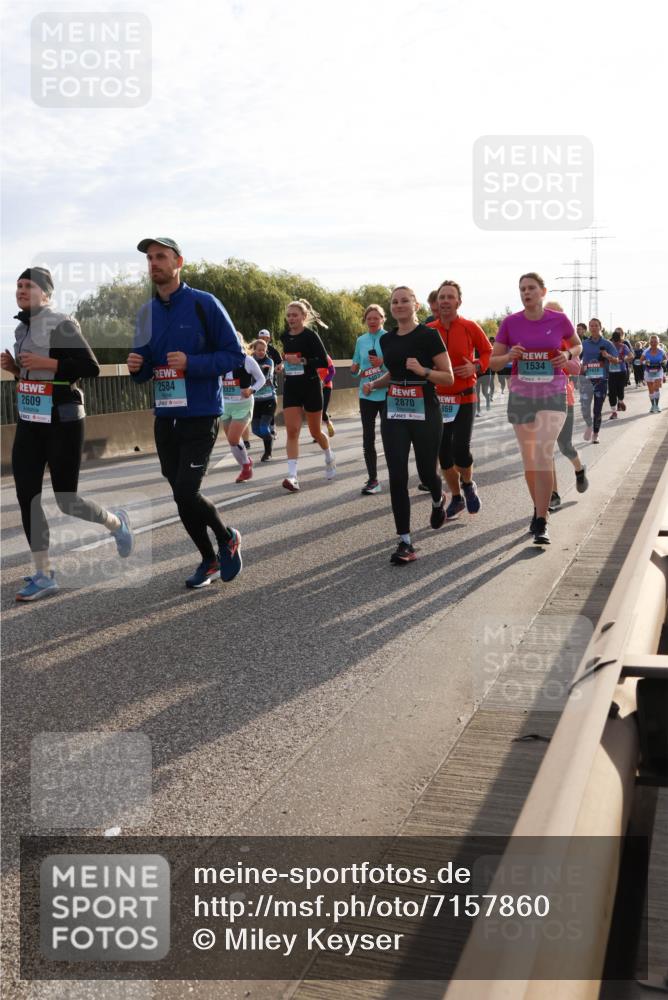 03.10.2024 - Köhlbrandbrückenlauf Miley Keyser http://msf.ph/oto/7157860 03.10.2024 09:19:10 Position 3 2584, 2609, 1407, 2870, 869, 1534 meine-sportfotos.de