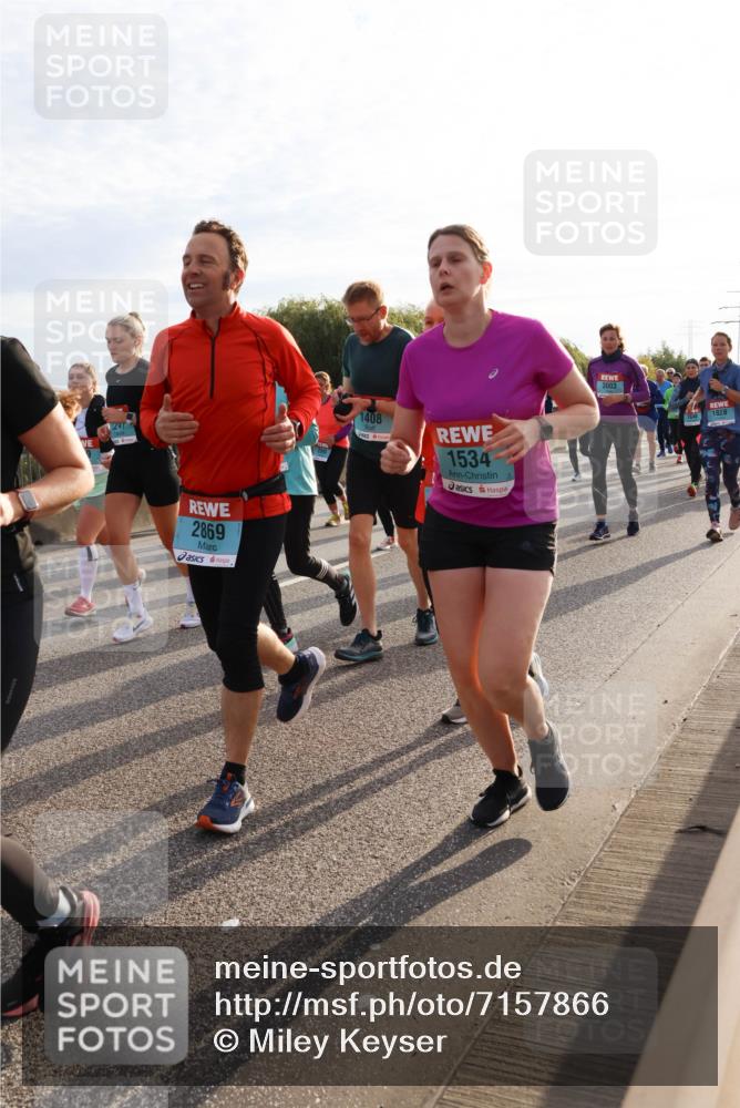 03.10.2024 - Köhlbrandbrückenlauf Miley Keyser http://msf.ph/oto/7157866 03.10.2024 09:19:12 Position 3 1247, 2869, 1408, 1534, 3003, 1828 meine-sportfotos.de