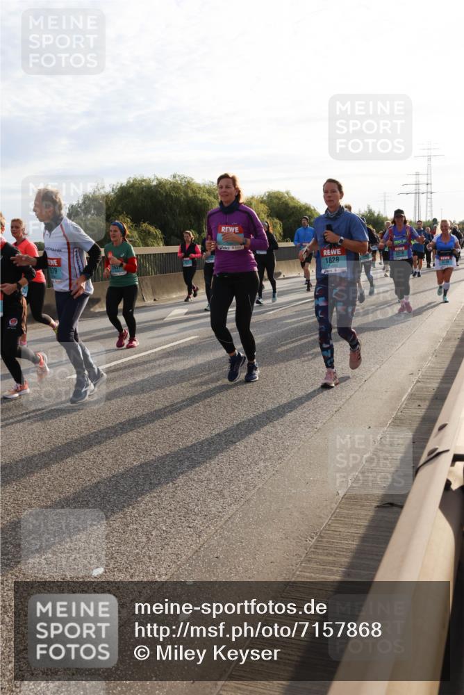03.10.2024 - Köhlbrandbrückenlauf Miley Keyser http://msf.ph/oto/7157868 03.10.2024 09:19:13 Position 3 1579, 2631, 2270, 1828 meine-sportfotos.de