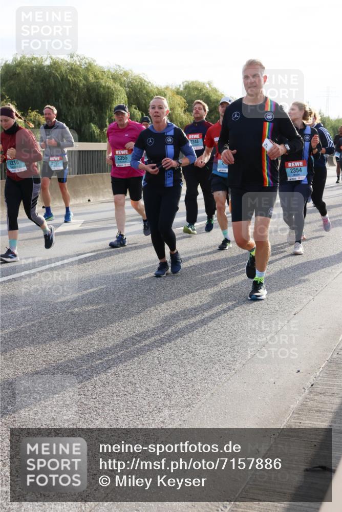 03.10.2024 - Köhlbrandbrückenlauf Miley Keyser http://msf.ph/oto/7157886 03.10.2024 09:19:21 Position 3 2210, 2131, 2355, 2248, 2354 meine-sportfotos.de