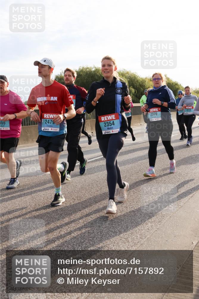 03.10.2024 - Köhlbrandbrückenlauf Miley Keyser http://msf.ph/oto/7157892 03.10.2024 09:19:23 Position 3 355, 10, 3, 2479, 2354, 1985, 2379, 1783, 3225 meine-sportfotos.de