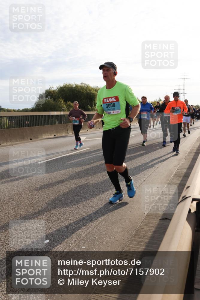 03.10.2024 - Köhlbrandbrückenlauf Miley Keyser http://msf.ph/oto/7157902 03.10.2024 09:19:27 Position 3 3008, 2615, 3335 meine-sportfotos.de