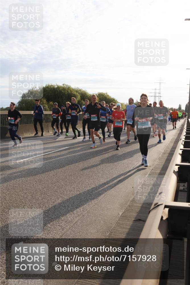 03.10.2024 - Köhlbrandbrückenlauf Miley Keyser http://msf.ph/oto/7157928 03.10.2024 09:19:40 Position 3 1434, 2008, 2787, 2416, 1040 meine-sportfotos.de