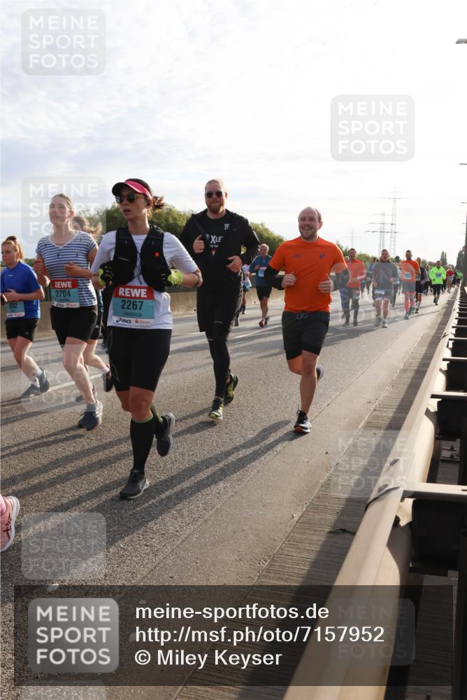 03.10.2024 - Köhlbrandbrückenlauf Miley Keyser http://msf.ph/oto/7157952 03.10.2024 09:19:47 Position 3 2332, 2704, 2267 meine-sportfotos.de