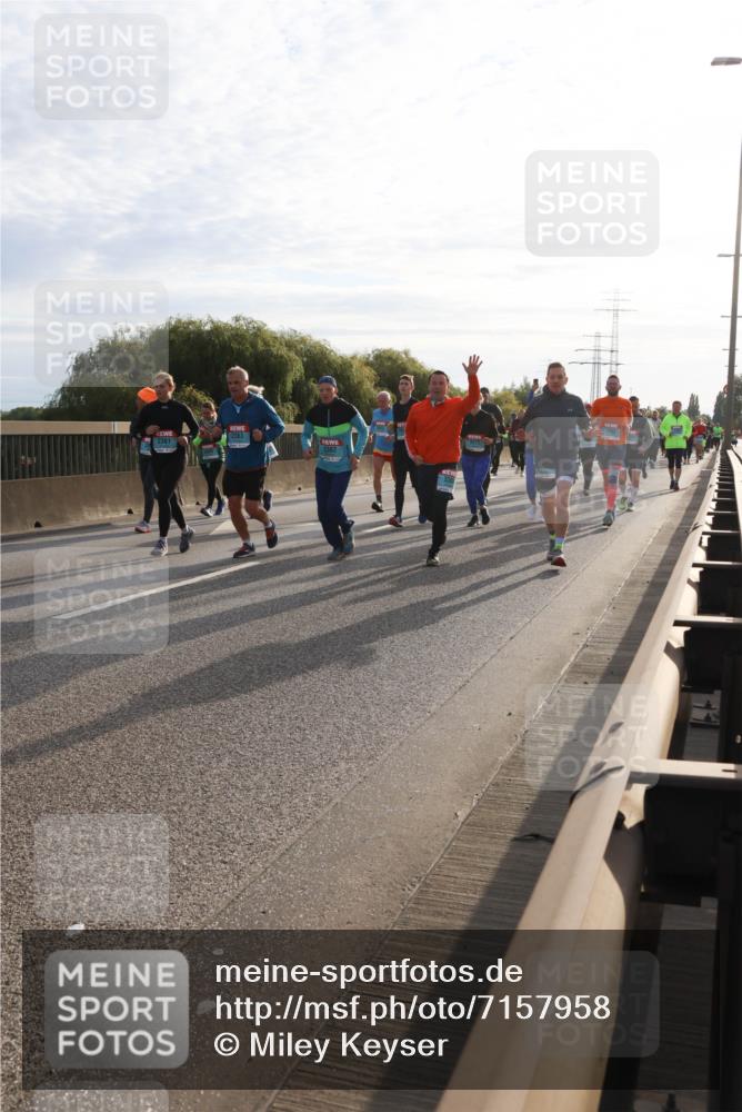 03.10.2024 - Köhlbrandbrückenlauf Miley Keyser http://msf.ph/oto/7157958 03.10.2024 09:19:48 Position 3 2383, 2381, 2382 meine-sportfotos.de