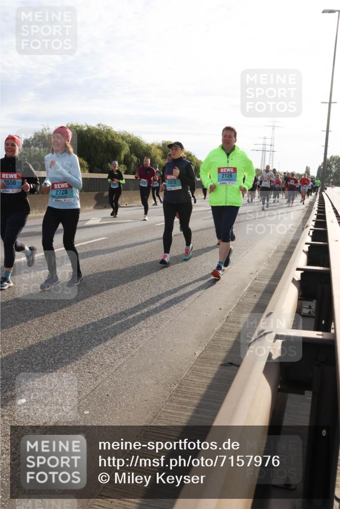 03.10.2024 - Köhlbrandbrückenlauf Miley Keyser http://msf.ph/oto/7157976 03.10.2024 09:19:54 Position 3 2550, 2720, 2126, 2372 meine-sportfotos.de