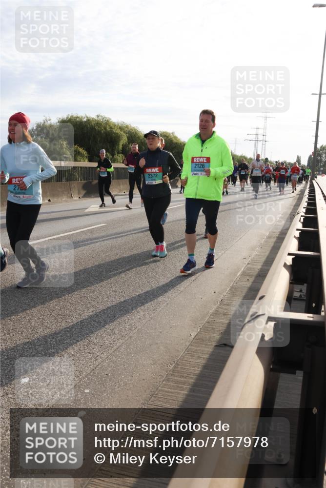 03.10.2024 - Köhlbrandbrückenlauf Miley Keyser http://msf.ph/oto/7157978 03.10.2024 09:19:54 Position 3 27, 2126, 2372 meine-sportfotos.de