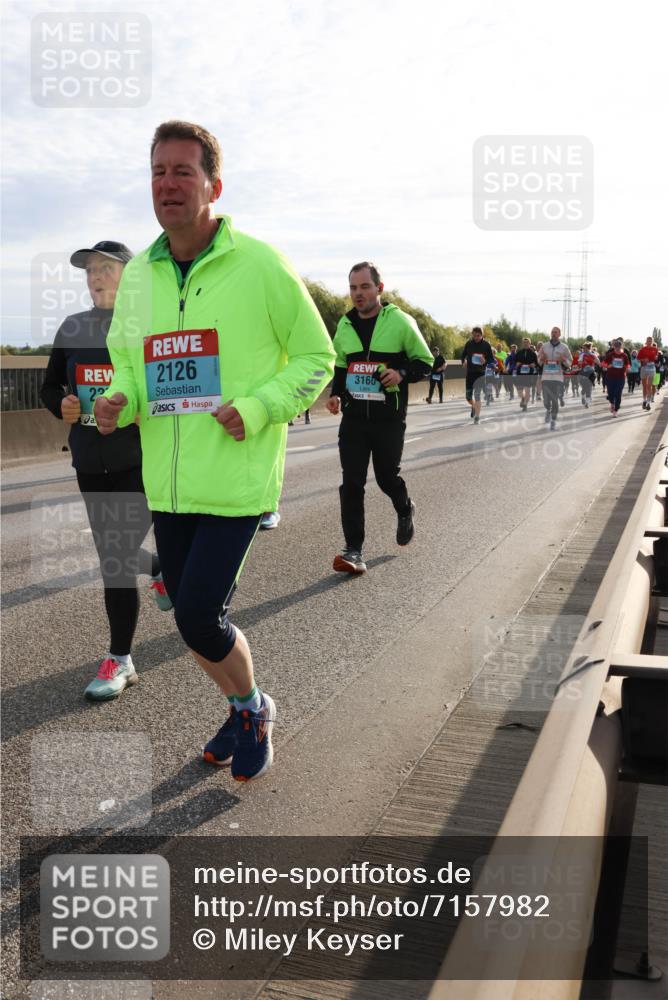 03.10.2024 - Köhlbrandbrückenlauf Miley Keyser http://msf.ph/oto/7157982 03.10.2024 09:19:55 Position 3 22, 2126, 3160 meine-sportfotos.de
