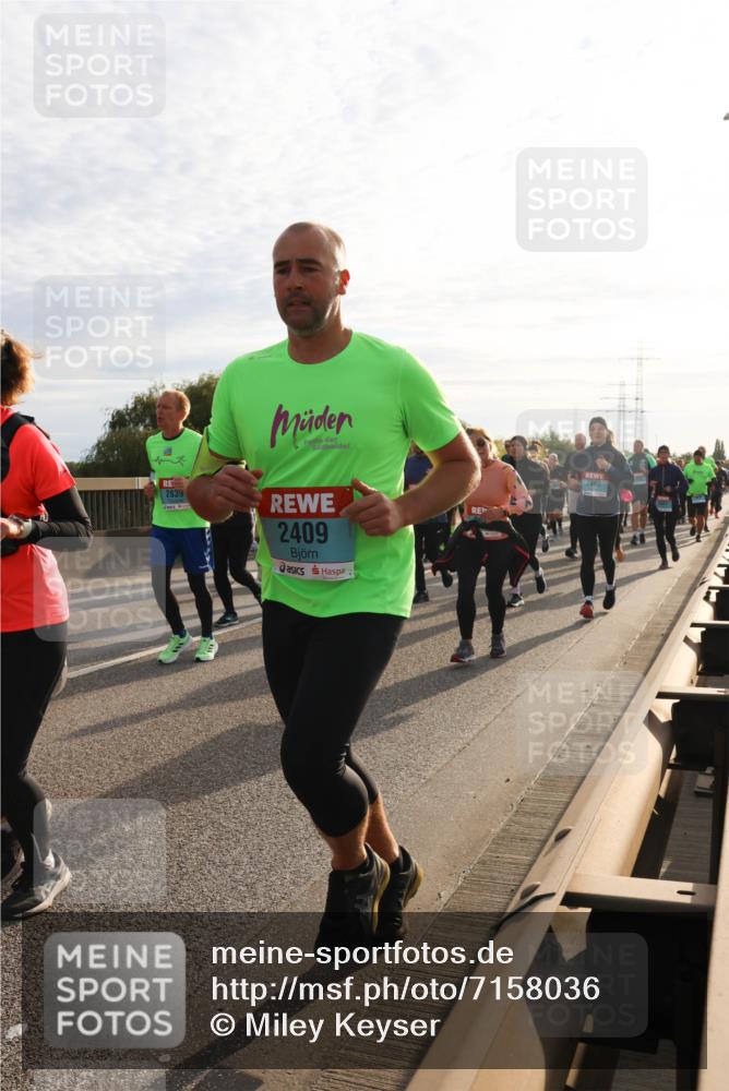 03.10.2024 - Köhlbrandbrückenlauf Miley Keyser http://msf.ph/oto/7158036 03.10.2024 09:20:14 Position 3 2839, 2409, 2660 meine-sportfotos.de