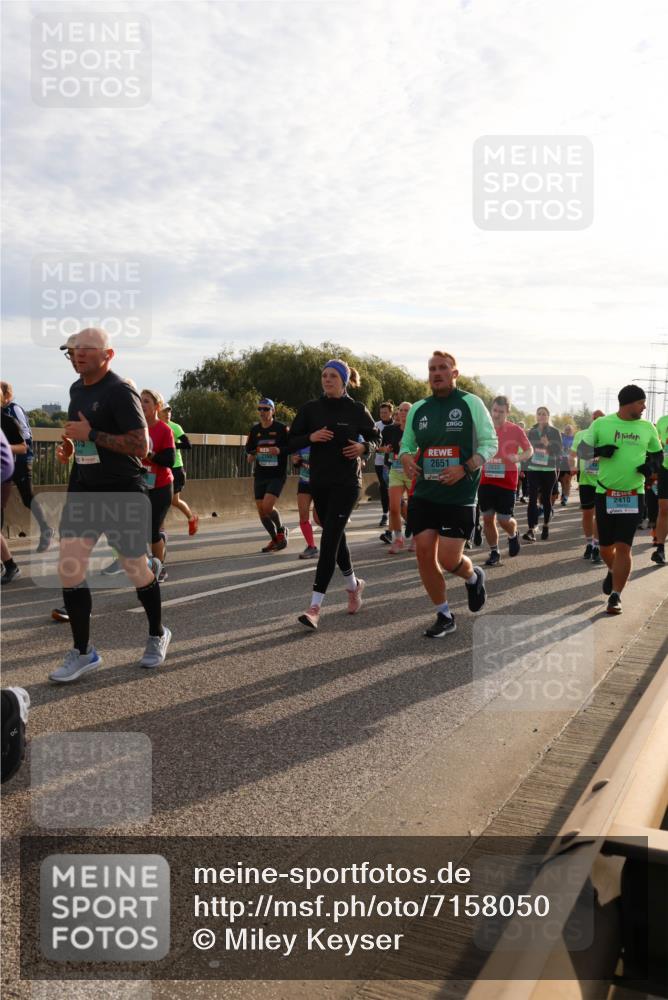 03.10.2024 - Köhlbrandbrückenlauf Miley Keyser http://msf.ph/oto/7158050 03.10.2024 09:20:19 Position 3 2651, 2833, 2410 meine-sportfotos.de