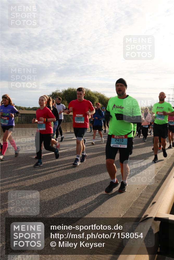 03.10.2024 - Köhlbrandbrückenlauf Miley Keyser http://msf.ph/oto/7158054 03.10.2024 09:20:21 Position 3 5, 2199, 2522, 2833, 2408, 2628, 2410 meine-sportfotos.de