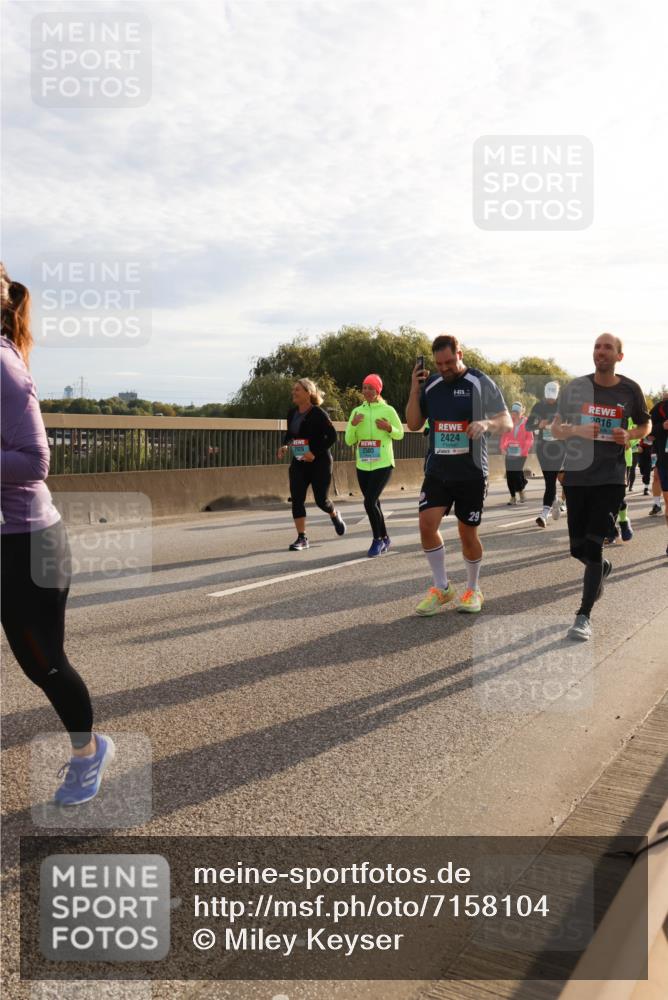 03.10.2024 - Köhlbrandbrückenlauf Miley Keyser http://msf.ph/oto/7158104 03.10.2024 09:20:37 Position 3 2505, 2016, 2424, 29 meine-sportfotos.de