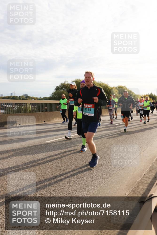 03.10.2024 - Köhlbrandbrückenlauf Miley Keyser http://msf.ph/oto/7158115 03.10.2024 09:20:39 Position 3 3727, 33, 3184 meine-sportfotos.de