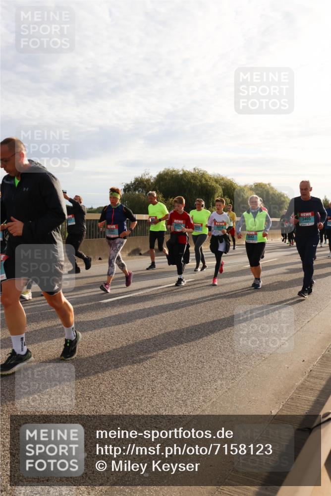 03.10.2024 - Köhlbrandbrückenlauf Miley Keyser http://msf.ph/oto/7158123 03.10.2024 09:20:41 Position 3 3057, 2619, 3014, 2597, 3405 meine-sportfotos.de