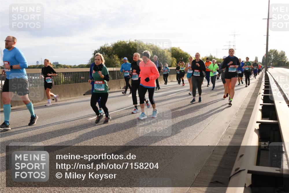 03.10.2024 - Köhlbrandbrückenlauf Miley Keyser http://msf.ph/oto/7158204 03.10.2024 09:21:04 Position 3 2154, 2179, 2593, 3128 meine-sportfotos.de