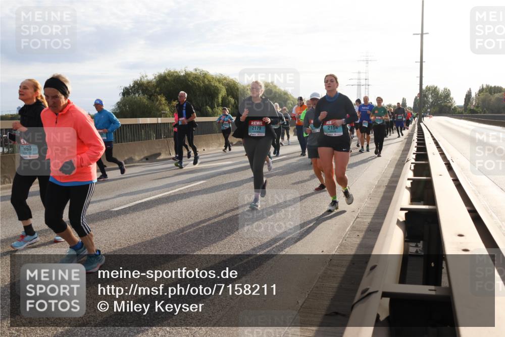 03.10.2024 - Köhlbrandbrückenlauf Miley Keyser http://msf.ph/oto/7158211 03.10.2024 09:21:05 Position 3 2593, 2179, 2154 meine-sportfotos.de