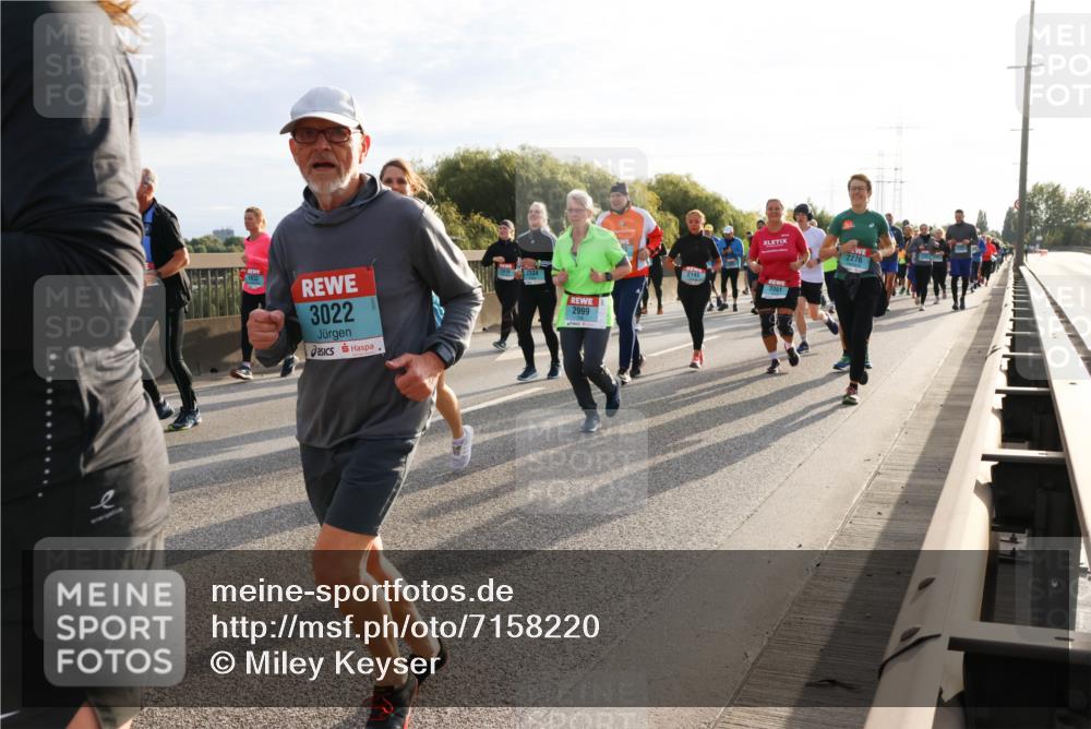 03.10.2024 - Köhlbrandbrückenlauf Miley Keyser http://msf.ph/oto/7158220 03.10.2024 09:21:07 Position 3 1832, 3022, 2999, 2145, 3351, 2276, 77 meine-sportfotos.de