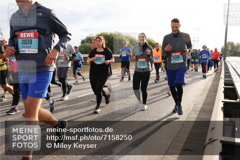 03.10.2024 - Köhlbrandbrückenlauf Miley Keyser http://msf.ph/oto/7158250 03.10.2024 09:21:14 Position 3 331, 08, 3039, 3221, 2670, 2657, 2200, 2591, 2197, 2924 meine-sportfotos.de