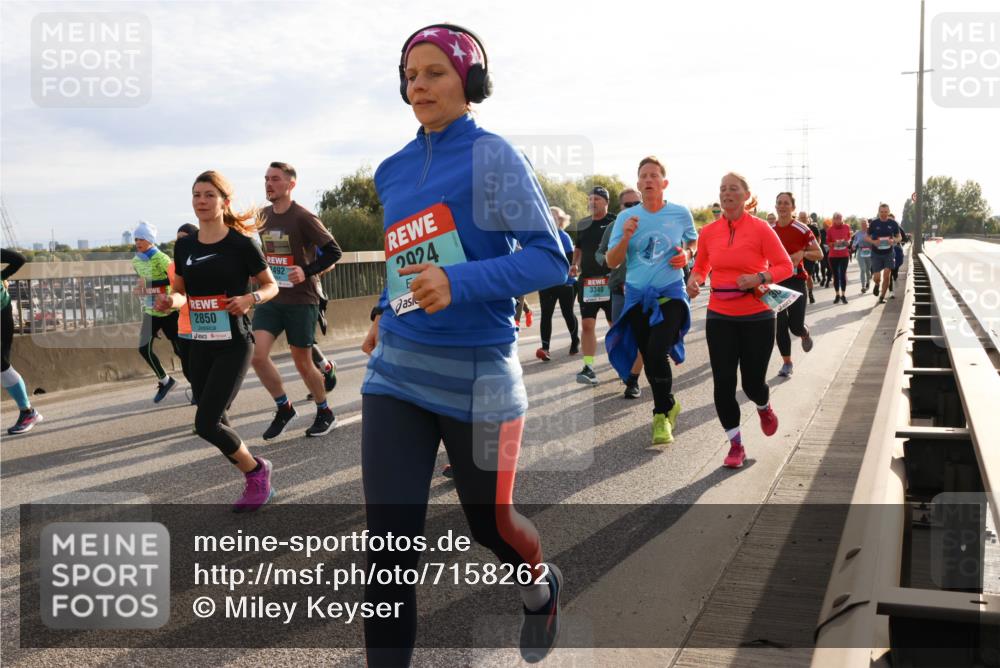 03.10.2024 - Köhlbrandbrückenlauf Miley Keyser http://msf.ph/oto/7158262 03.10.2024 09:21:18 Position 3 2850, 492, 2024, 3340 meine-sportfotos.de