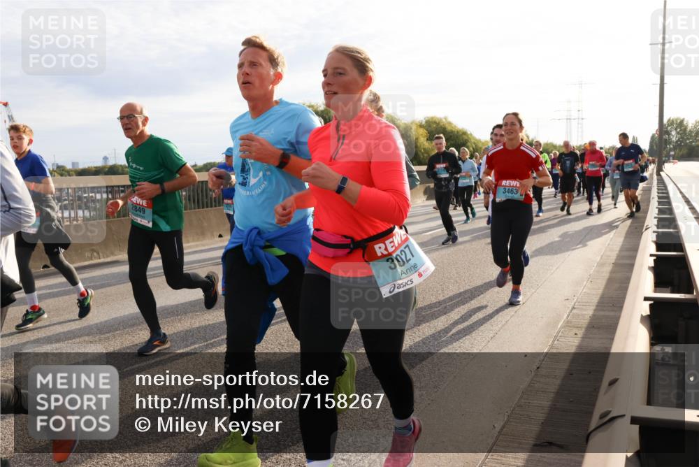 03.10.2024 - Köhlbrandbrückenlauf Miley Keyser http://msf.ph/oto/7158267 03.10.2024 09:21:19 Position 3 414, 2849, 3027, 3463 meine-sportfotos.de