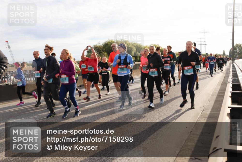 03.10.2024 - Köhlbrandbrückenlauf Miley Keyser http://msf.ph/oto/7158298 03.10.2024 09:21:27 Position 3 2274, 2246, 3658, 3200, 2984, 2352, 247, 2852, 2911, 2413 meine-sportfotos.de