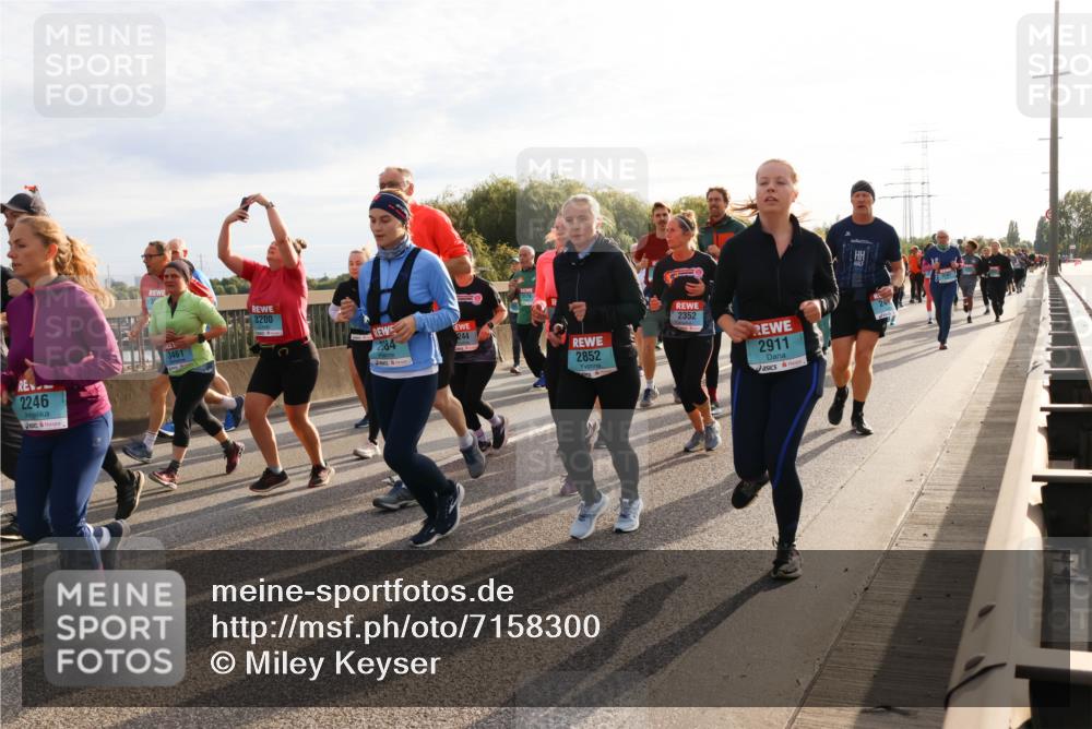 03.10.2024 - Köhlbrandbrückenlauf Miley Keyser http://msf.ph/oto/7158300 03.10.2024 09:21:28 Position 3 2246, 3200, 3461, 284, 244, 2852, 2352, 2911 meine-sportfotos.de