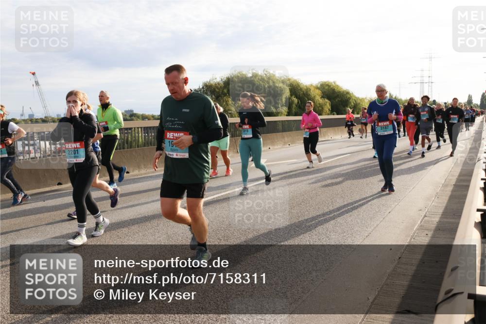 03.10.2024 - Köhlbrandbrückenlauf Miley Keyser http://msf.ph/oto/7158311 03.10.2024 09:21:31 Position 3 2201, 3019, 3187 meine-sportfotos.de